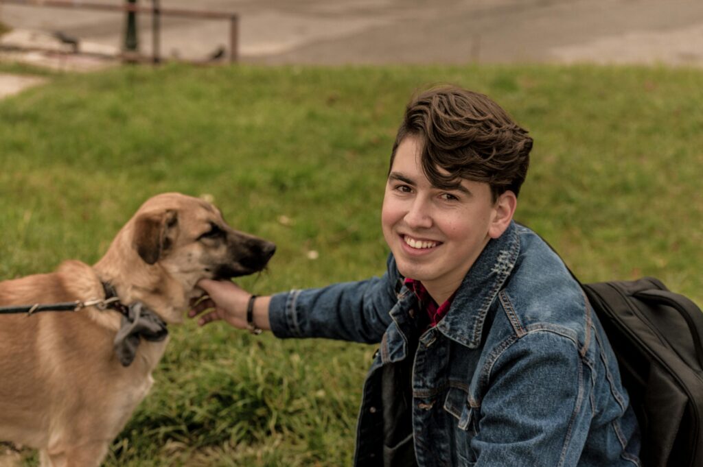 Cat Backpack Carrier for Small Dogs and Medium cat Puppy Kitten Bunny Pet Carrier Backpack Collapsible with Fully Ventilated Mesh with Safety Leash (Black, 12.9 L x 10.62 W x 15.5 H - M) Cat backpack carrier for small dogs and medium